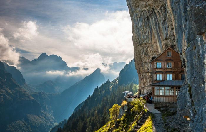 Berggasthaus_Aescher_Mountain_Guest_House_Swiss_Alps_Jebiga-700x450
